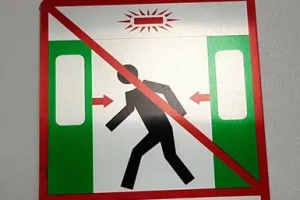 Знаки безопасности и охраны труда — Запрещающие знаки — фото